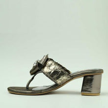 Load image into Gallery viewer, Pewter Leather Rolls  Chappal
