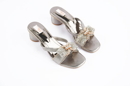 Sophisticated Heeled Sandals with Bow and Pearls