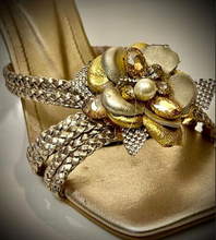 Load image into Gallery viewer, Braided Gold Flower
