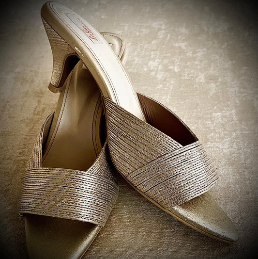 Elegant Gold-Toned Textured heel
