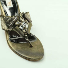 Load image into Gallery viewer, Pewter Leather Rolls  Chappal
